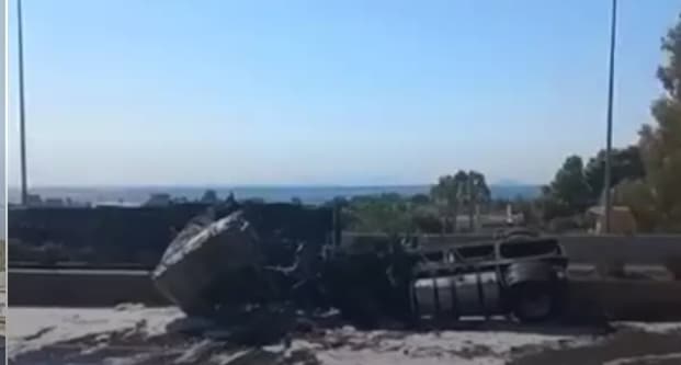 Αθηνών-Κορίνθου: Φωτιά και διακοπή κυκλοφορίας μετά από ανατροπή βυτιοφόρου στο ύψος της Κινέτας ΦΩΤΟ stigmiotypo 9 8 2024 115634 flamis.gr