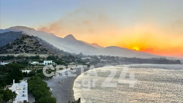 Βιβλικές καταστροφές από τη γιγάντια πυρκαγιά στην Ιεράπετρα – Στη μάχη από το πρωί τα εναέρια μέσα – Καμένα σπίτια και συνεχείς εκκενώσεις