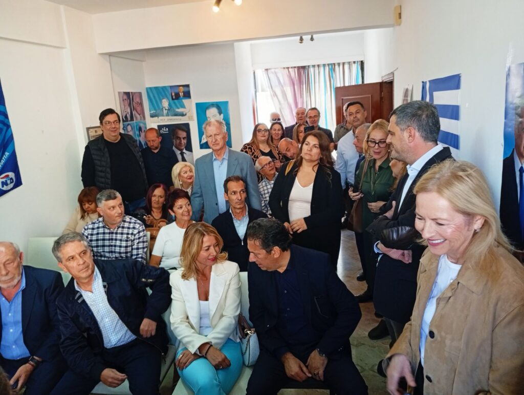 Αίγιο: Κομματική σύσκεψη με...δώρο στην Τοπική της ΝΔ παρουσία Κ. Σκρέκα 3 Aχαϊα: Το δώρο του Σταθακάρου στον Κώστα Σκρέκα